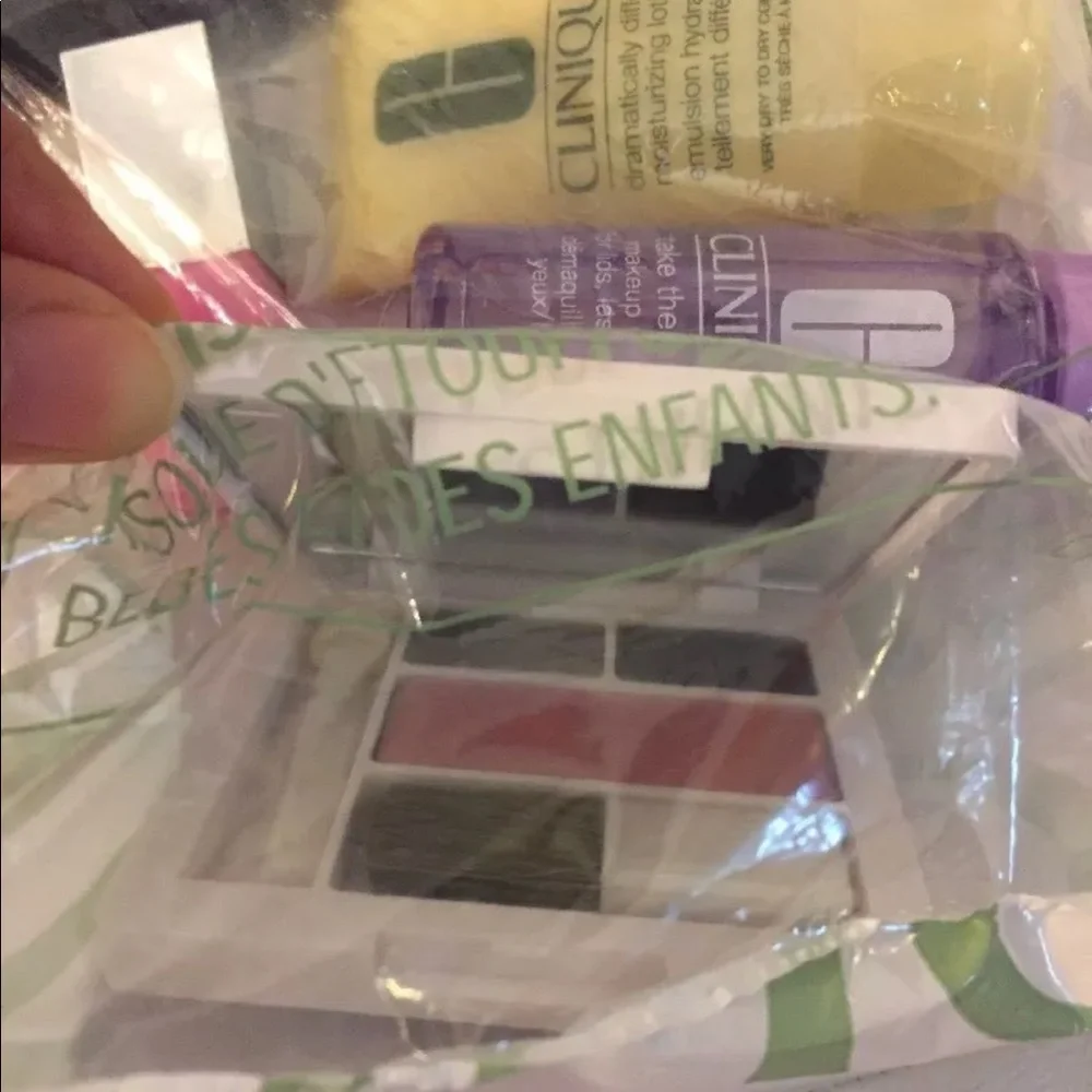 Clinique 7-piece makeup and skin care set bag